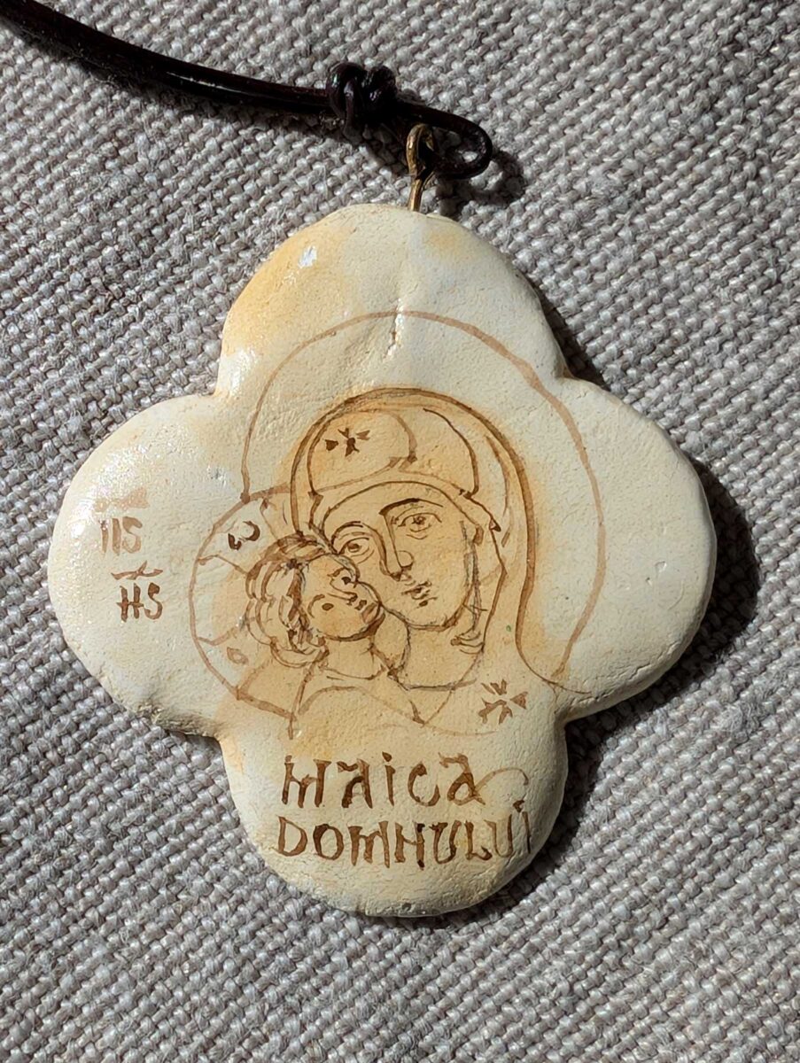 Cruciulita pictata maica domnului2. 01