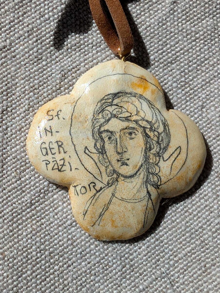 Cruciulita pictata sf.inger pazitor. 01