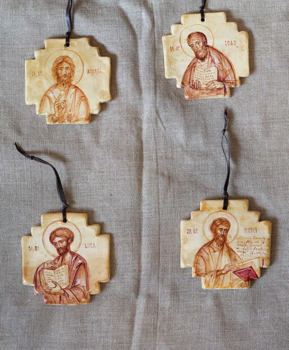 Cruci cu evanghelisti