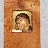 Maica domnului cu pruncul sculptat10