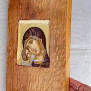 Maica domnului cu pruncul sculptat3