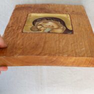 Maica domnului cu pruncul sculptat4