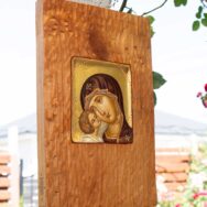 Maica domnului cu pruncul sculptat7